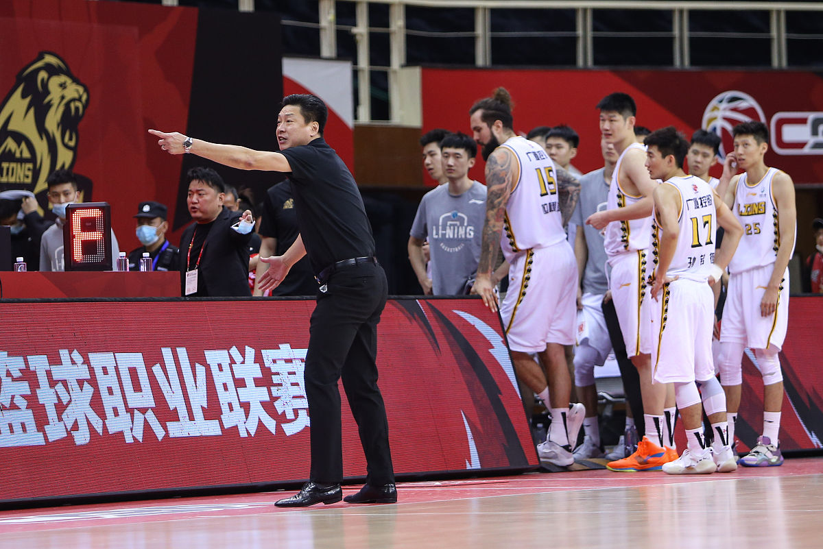 NG大舞台太狠了!广东宏远伤情更新备战CBA季后赛窗口期葡萄牙体育篮板制胜,冲刺阶段广东宏远备战德国杯的简单介绍