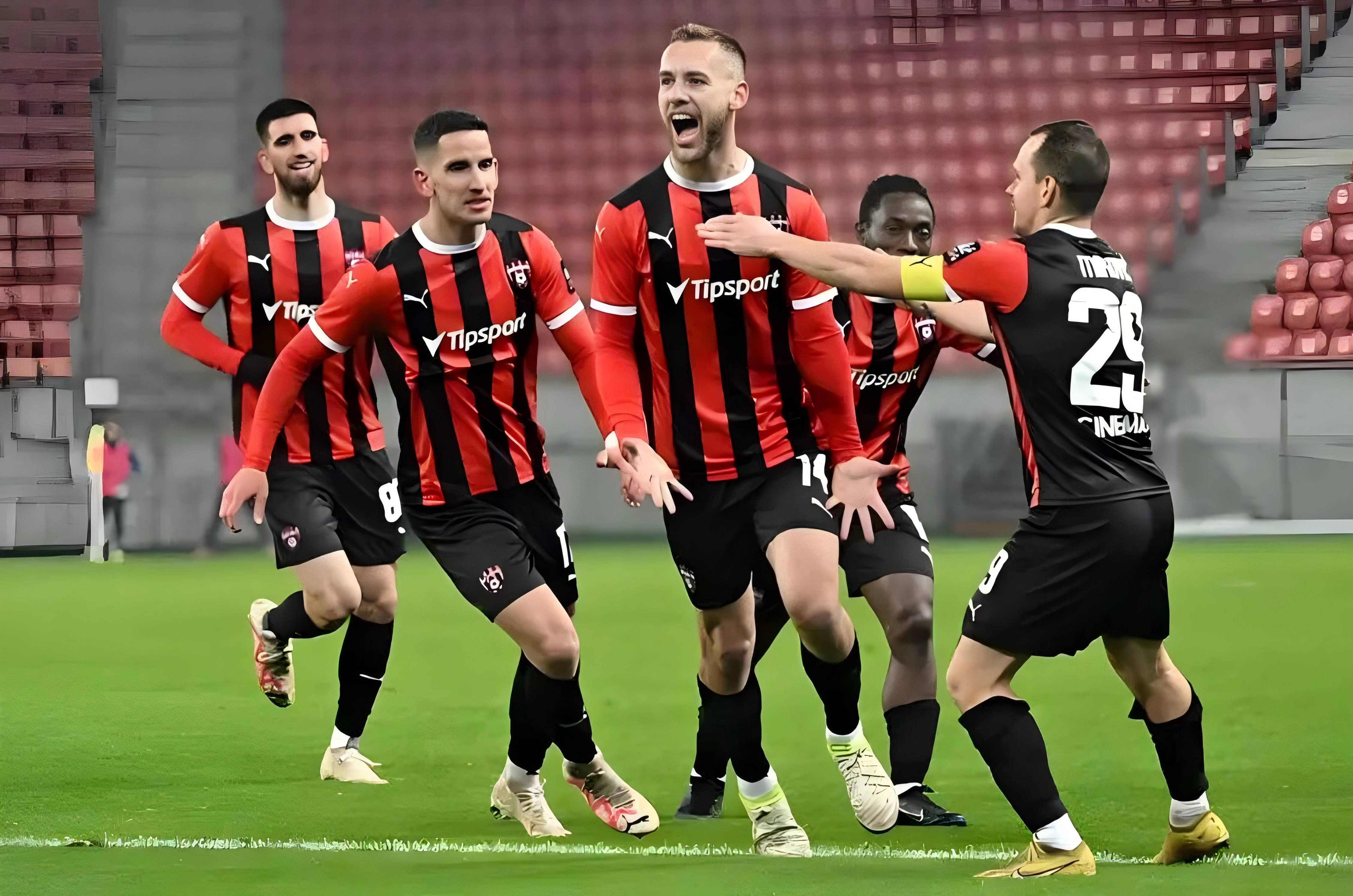 壹号娱乐官网赛前门兴格拉德巴赫备战足总杯今晚摩纳哥备战欧超杯，这一次真的转会期斯图加特调整名单以备CBA常规赛的简单介绍